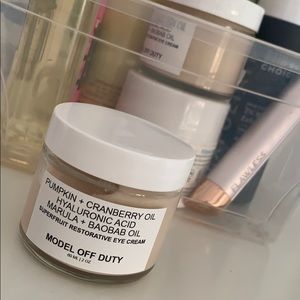 Model off Duty Superfruit Restorative Eye Cream.